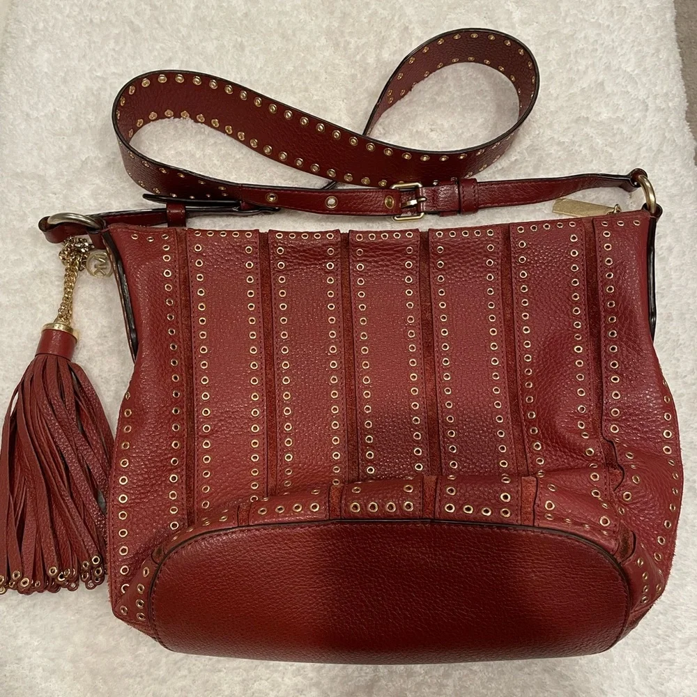 MICHAEL Kors Brooklyn Grommet In Brown Shoulder Bag with Suede